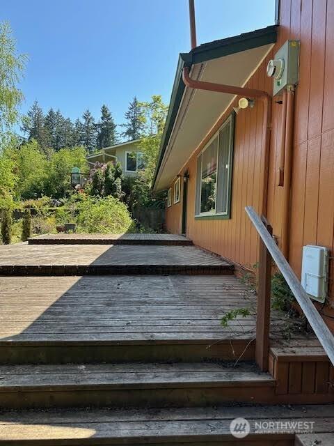 816 Sunrise Ln, Centralia, WA 98531 - view of side of home with a wooden deck