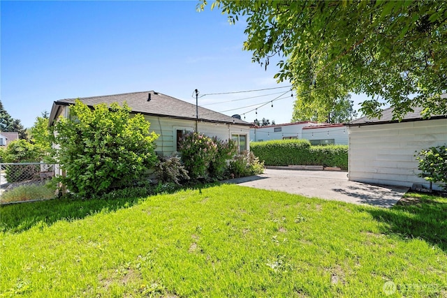 view of yard featuring a patio area