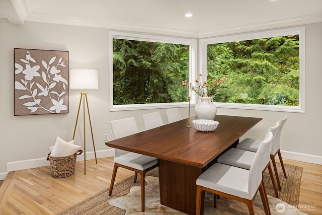 dining area with light wood-style flooring, baseboards, crown molding, and recessed lighting