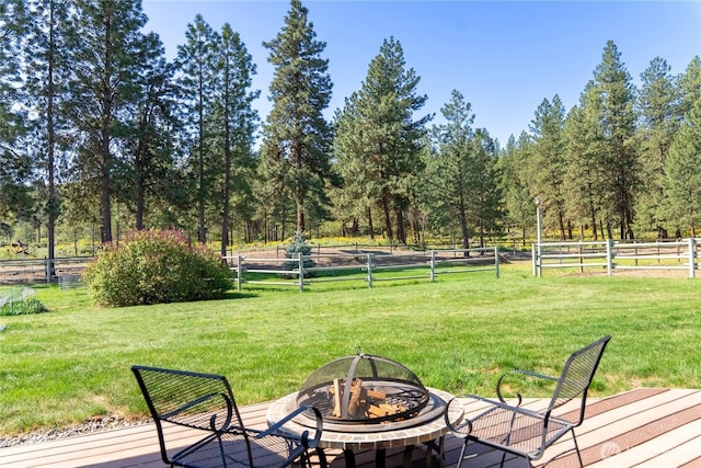 view of yard featuring an outdoor fire pit