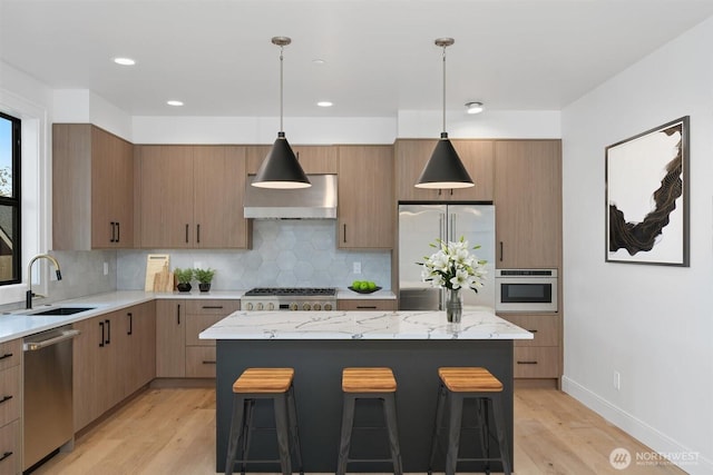 1831 4th St Unit A, Kirkland, WA 98033 - kitchen with freestanding refrigerator, a sink, dishwasher, extractor fan, and a center island