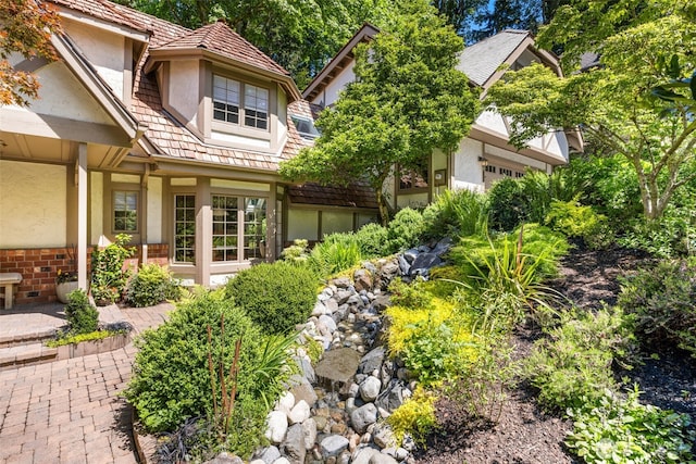 5222 W Mercer Way, Mercer Island, WA 98040 - view of yard with a garage