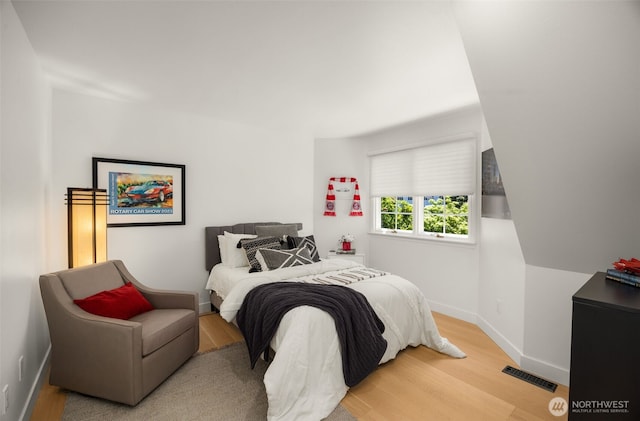 5222 W Mercer Way, Mercer Island, WA 98040 - bedroom featuring light wood-style flooring and baseboards