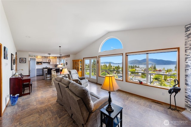 living area featuring a mountain view and vaulted ceiling