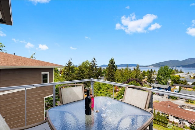 balcony with a mountain view and outdoor dining space