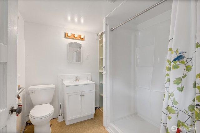 full bath with a shower with curtain, toilet, and vanity