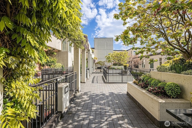 1009 Western Ave Unit 1203, Seattle, WA 98104 - view of home's community with fence