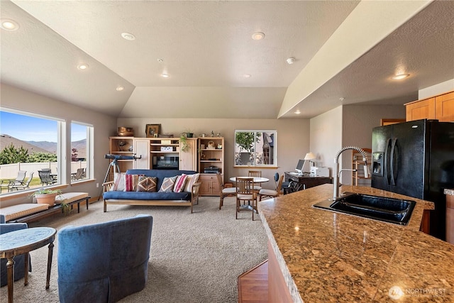 2541 Fancher Heights Blvd, East Wenatchee, WA 98802 - carpeted living room with a sink, recessed lighting, and a mountain view
