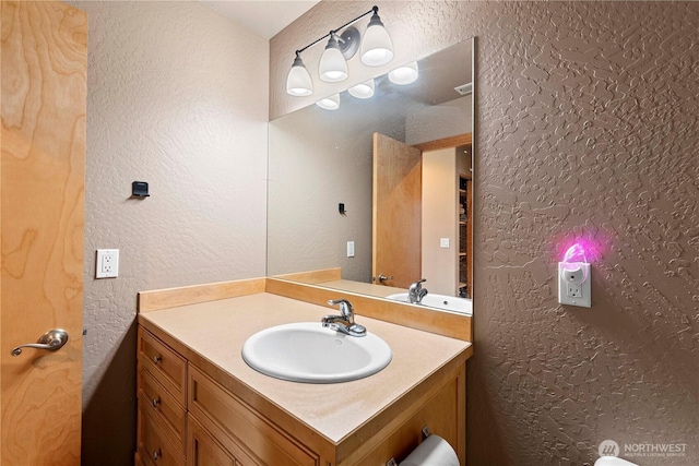 2541 Fancher Heights Blvd, East Wenatchee, WA 98802 - bathroom featuring a textured wall and vanity