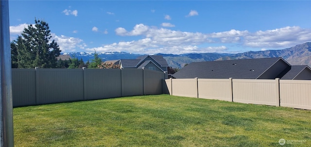 2541 Fancher Heights Blvd, East Wenatchee, WA 98802 - view of yard with a mountain view