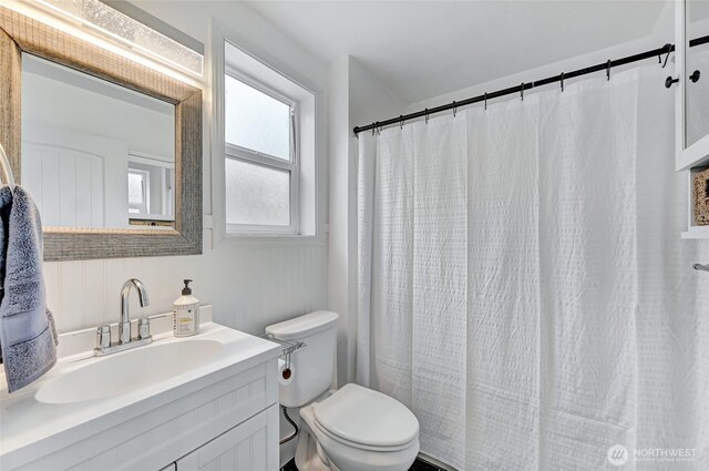 612 Hunt Ave, Sumner, WA 98390 - full bathroom with toilet and vanity