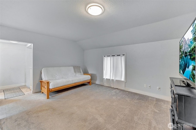 612 Hunt Ave, Sumner, WA 98390 - living area featuring lofted ceiling, carpet floors, and baseboards
