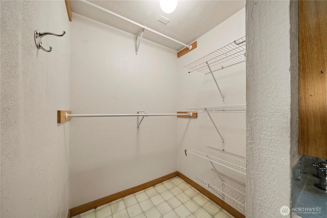 7052 S I St, Tacoma, WA 98408 - view of walk in closet