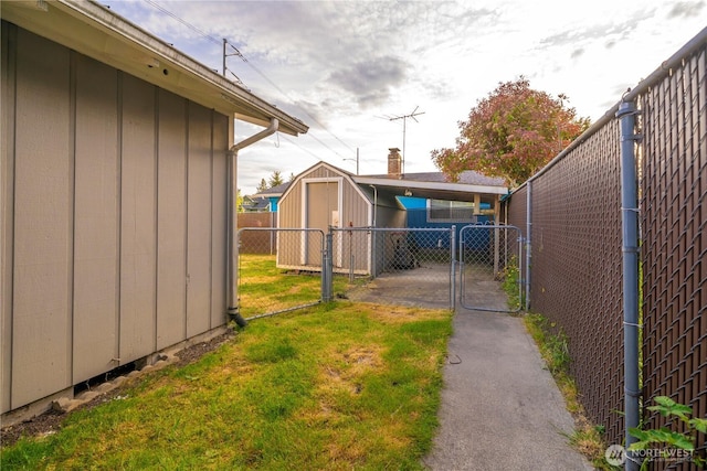 7052 S I St, Tacoma, WA 98408 - view of yard featuring a gate, a shed, and an outdoor structure