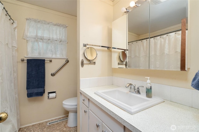 2129 H Ave, Anacortes, WA 98221 - full bath featuring toilet, vanity, and baseboards