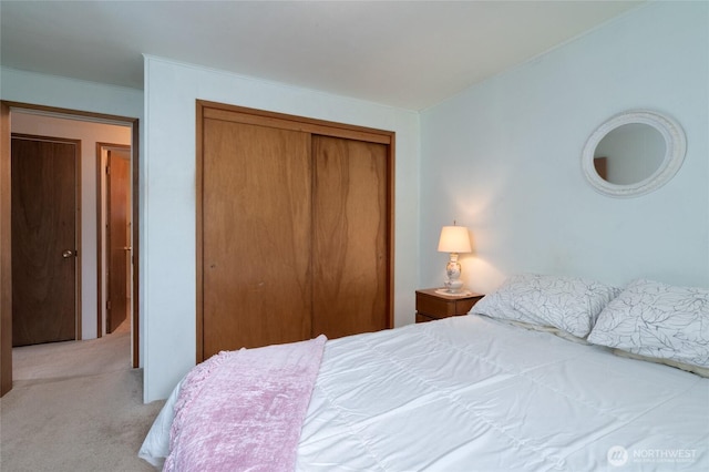 2129 H Ave, Anacortes, WA 98221 - bedroom featuring carpet floors, a closet, and ornamental molding