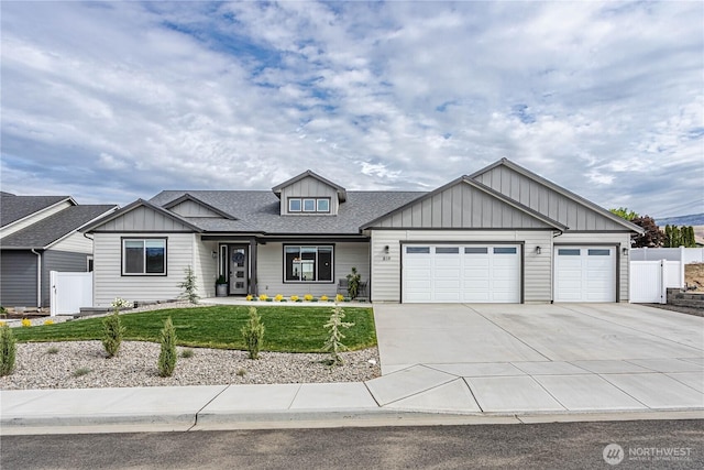 819 N Newport Loop, East Wenatchee, WA 98802 - modern inspired farmhouse featuring a garage, board and batten siding, concrete driveway, and a shingled roof