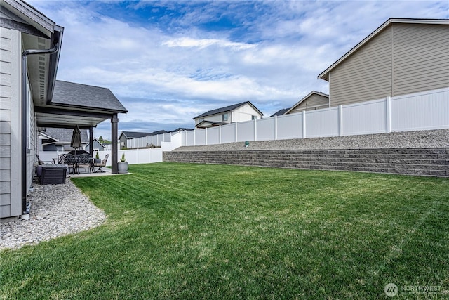 819 N Newport Loop, East Wenatchee, WA 98802 - view of yard with a patio and a residential view