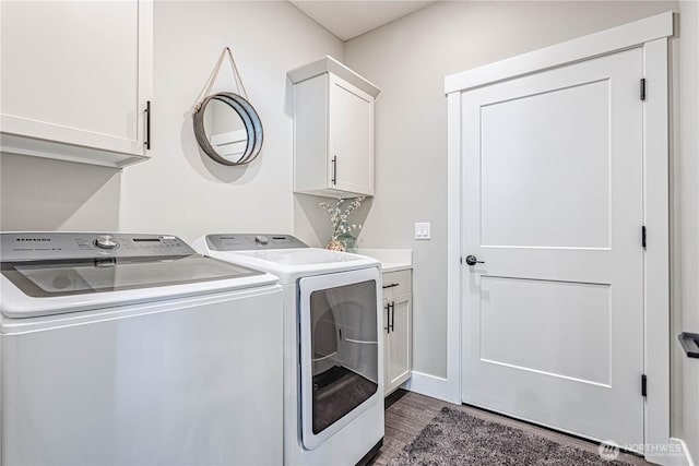 819 N Newport Loop, East Wenatchee, WA 98802 - laundry area with washer and dryer, dark wood-style flooring, and cabinet space