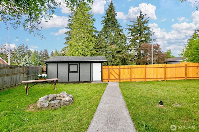 view of yard featuring an outdoor structure and a shed