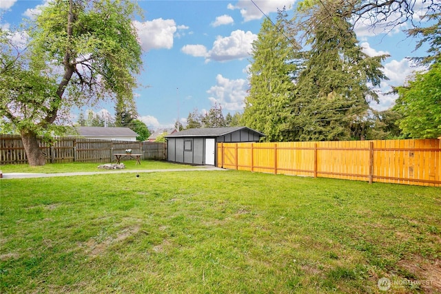 view of yard featuring a storage unit and an outdoor structure