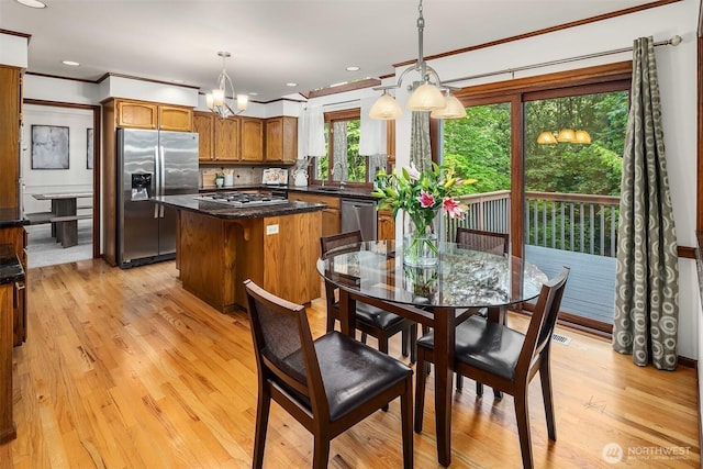 21629 NE 20th Way, Sammamish, WA 98074 - dining space featuring a chandelier, crown molding, light wood-style flooring, and recessed lighting