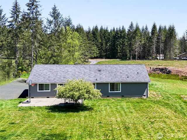 138 Bruinview Ln, Chehalis, WA 98532 - back of property featuring crawl space, a yard, a patio area, and a forest view
