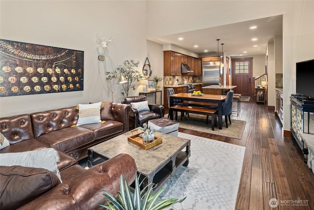 221 Cake Box Ln, Cle Elum, WA 98922 - living room featuring dark wood finished floors and recessed lighting