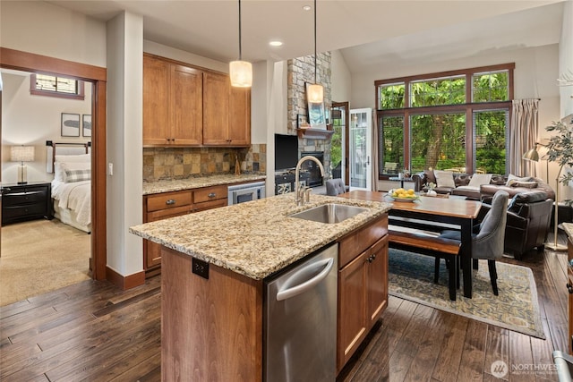 221 Cake Box Ln, Cle Elum, WA 98922 - kitchen with open floor plan, dark wood finished floors, appliances with stainless steel finishes, light stone countertops, and lofted ceiling