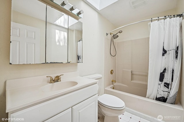 22434 SE Auburn-Black Diamond Rd, Black Diamond, WA 98010 - full bath featuring vanity, shower / bath combination with curtain, and a skylight