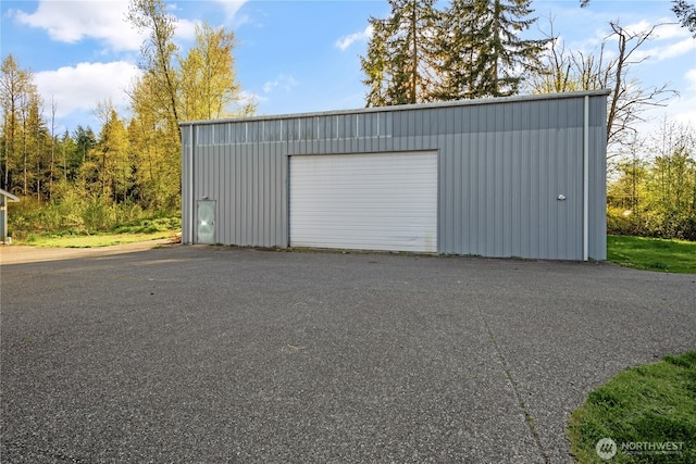 view of detached garage
