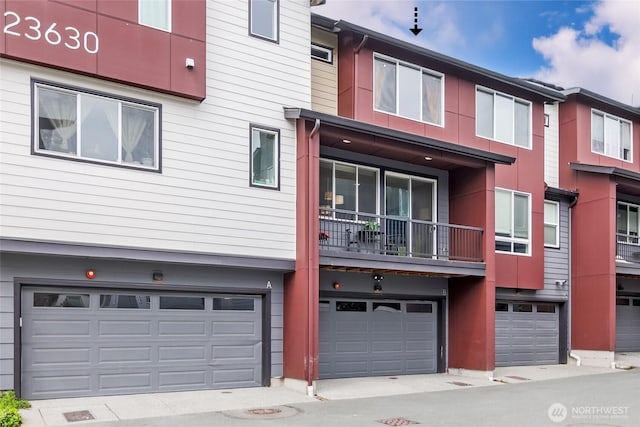 view of front facade featuring a garage
