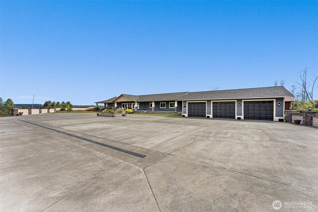 139 Coulson Rd, Chehalis, WA 98532 - exterior space featuring a garage and driveway