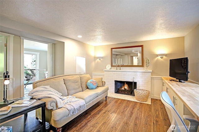 8612 NE 133rd St, Kirkland, WA 98034 - living room with a textured ceiling, wood finished floors, a fireplace, and recessed lighting