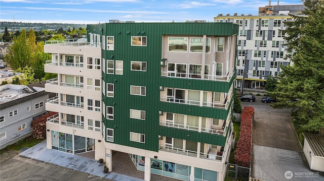 view of apartment building / complex