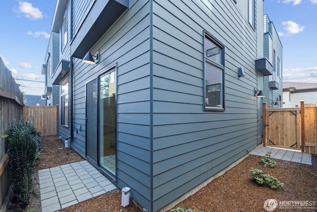 7741 15th Ave NE Unit B, Seattle, WA 98115 - view of side of property with fence