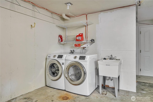 12416 SE 210th St, Kent, WA 98031 - laundry area featuring washing machine and dryer