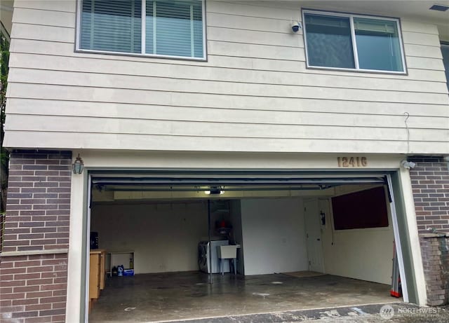12416 SE 210th St, Kent, WA 98031 - garage with washer and dryer and a sink