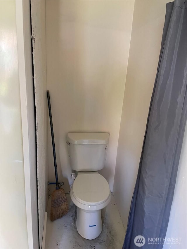 bathroom featuring toilet