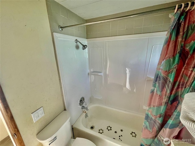 101 5th St, Starbuck, WA 99359 - full bathroom featuring shower / tub combo with curtain and toilet