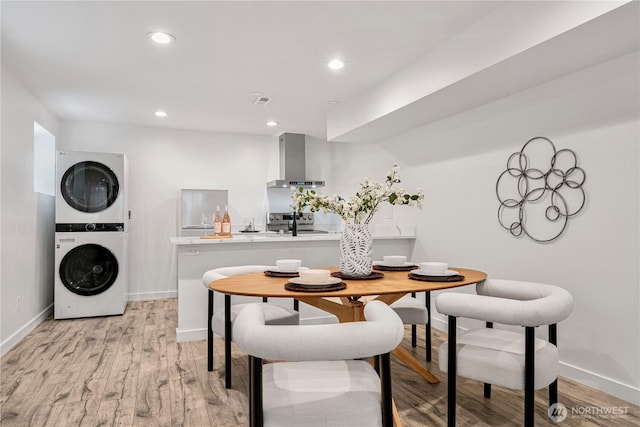 2333 NE 94th St, Seattle, WA 98115 - dining area featuring stacked washer / drying machine, light wood-style floors, baseboards, and recessed lighting