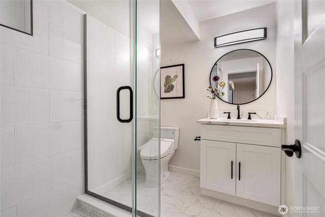 2333 NE 94th St, Seattle, WA 98115 - full bath with a stall shower, toilet, vanity, baseboards, and marble look tiles