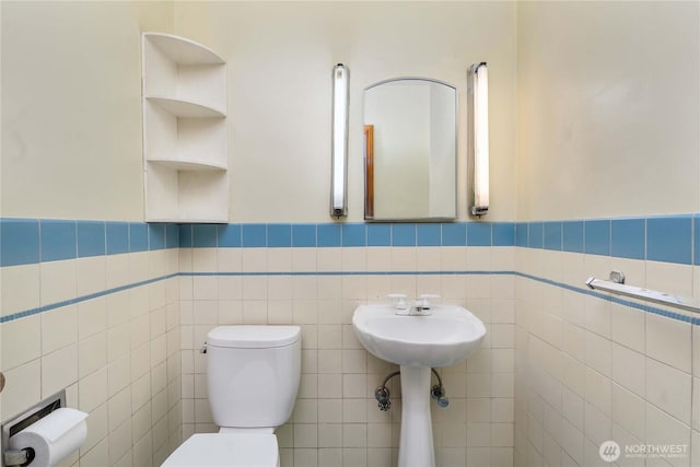 7209 104th St E, Puyallup, WA 98373 - half bath with toilet, tile walls, and a wainscoted wall