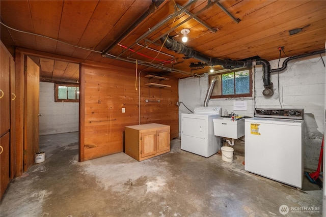 7209 104th St E, Puyallup, WA 98373 - below grade area with washing machine and dryer and a sink