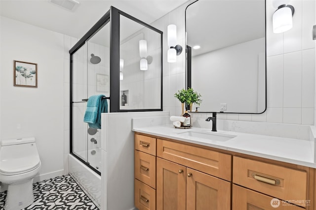 3009 Heath Ct, Steilacoom, WA 98388 - full bath with vanity, toilet, and enclosed tub / shower combo
