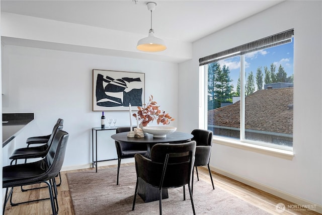 9222 Roosevelt Way NE Unit 302, Seattle, WA 98115 - dining area featuring wood finished floors and an office area
