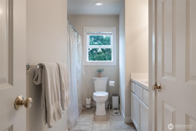 1075 SW 12th St, North Bend, WA 98045 - full bathroom featuring vanity and a shower with curtain