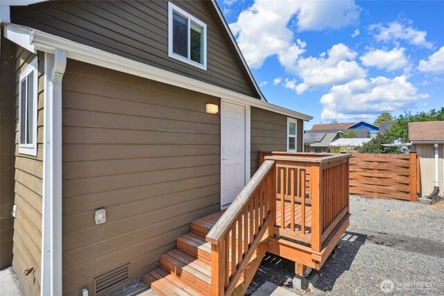 9348 54th Ave S, Seattle, WA 98118 - deck featuring fence