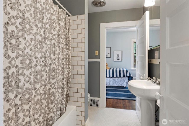 bathroom featuring toilet and shower / bath combo