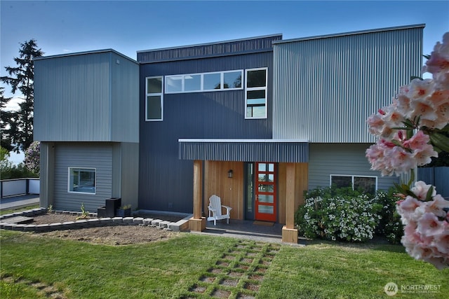 3139 Saratoga Rd, Langley, WA 98260 - contemporary house with a front yard